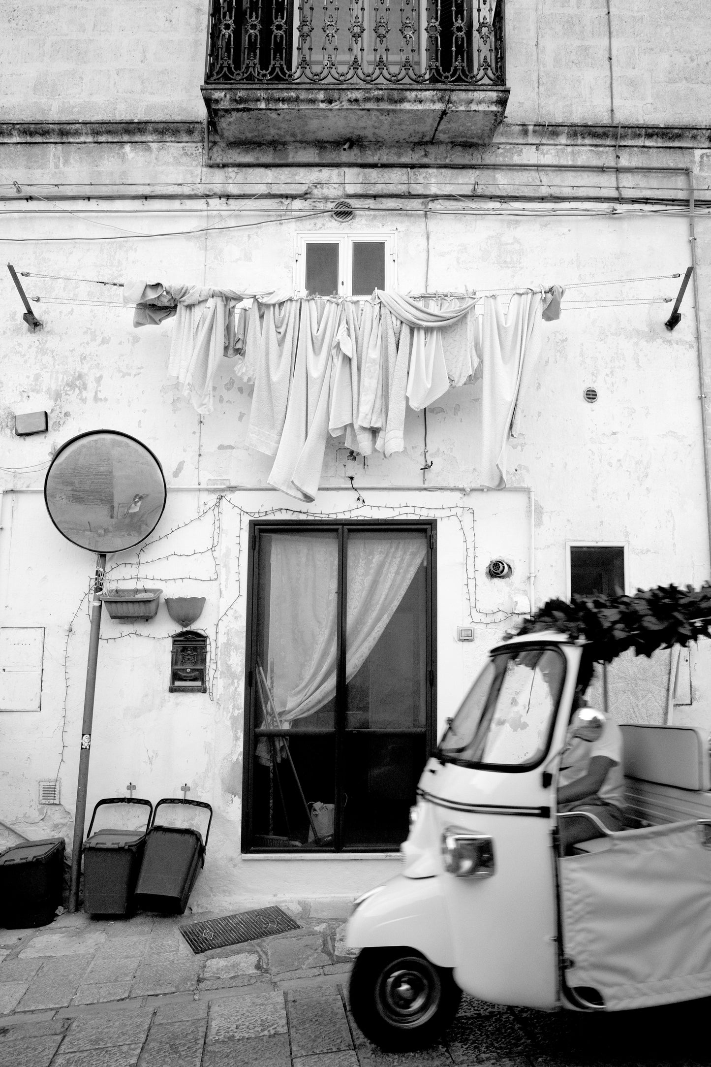 Hanging clothes, Matera - Fine Art photography print on Hahnemühle Photo Rag paper